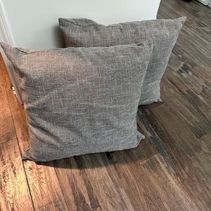2 Euro Pillows with zippered covers